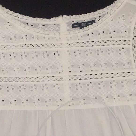 NWOT Eyelet detail ruffle bottom blouse - Picture 2 of 6